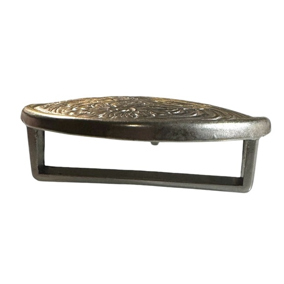 Western floral belt buckle, lightweight, pewter or flat silver tone - Picture 4 of 8